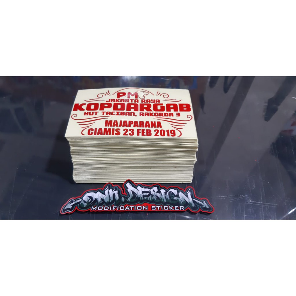 

cutting sticker stiker bebas desain printing waterproof label merk laminasi 160