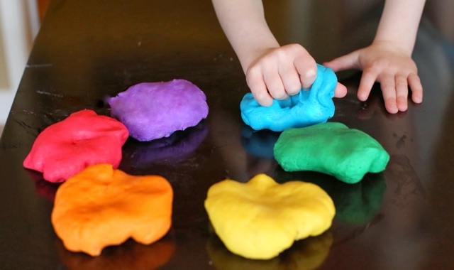 Play dough / fun dough / Lilin Mainan / Clay 1 pak kecil isi 6 warna warni