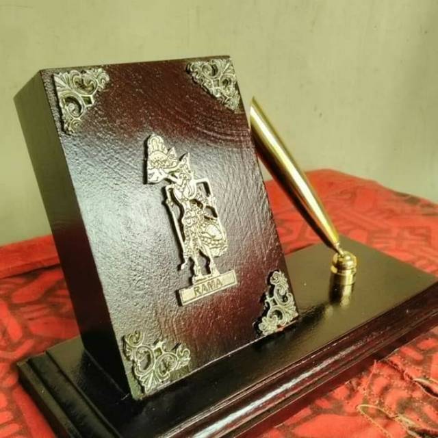 Tempat Pena Kayu Wayang Pena Emas - Wanodya