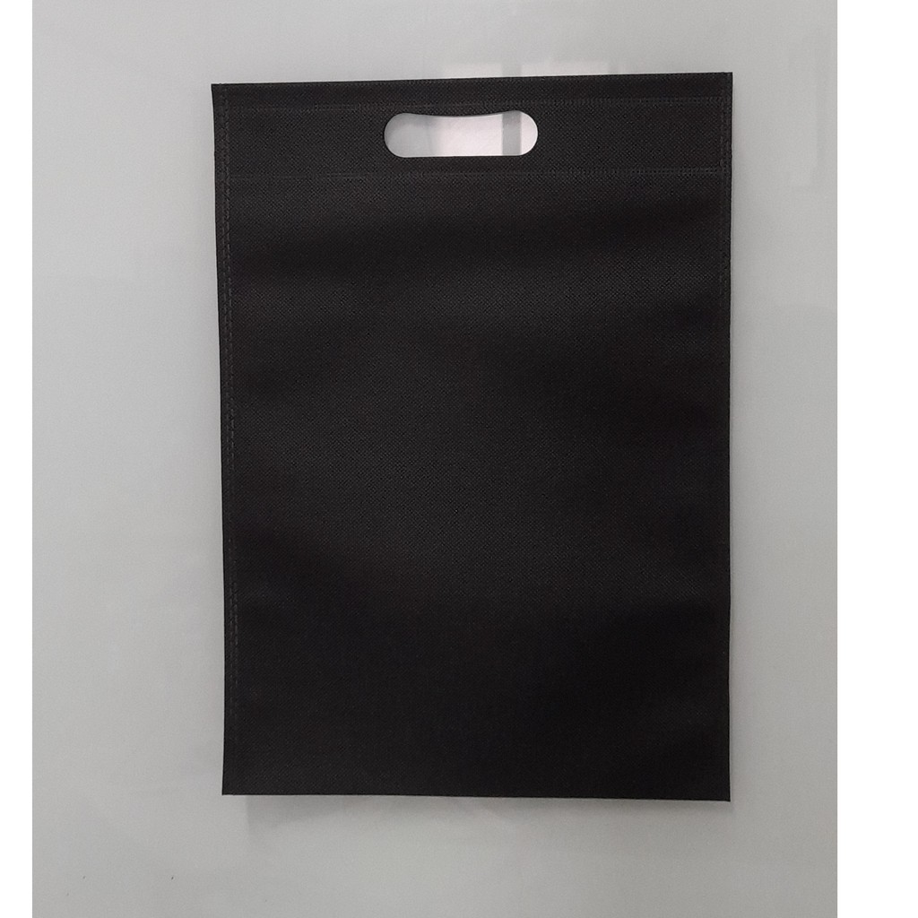 

Tas Press Spunbound Oval Goodie Bag Tas Belanja Warna Hitam 25 cm x 35 cm