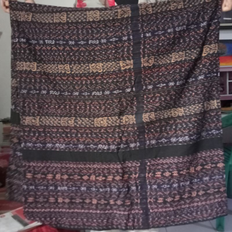 Kain Asli Tenun Ikat NTT Warna Cream Hitam Motif Abstrak Khas Ende (Berumur 30 Tahun)