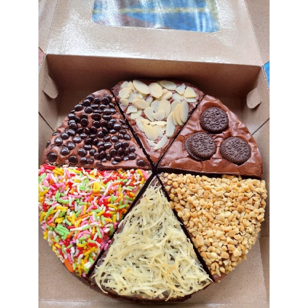 

FUDGY BROWNIES PIZZA