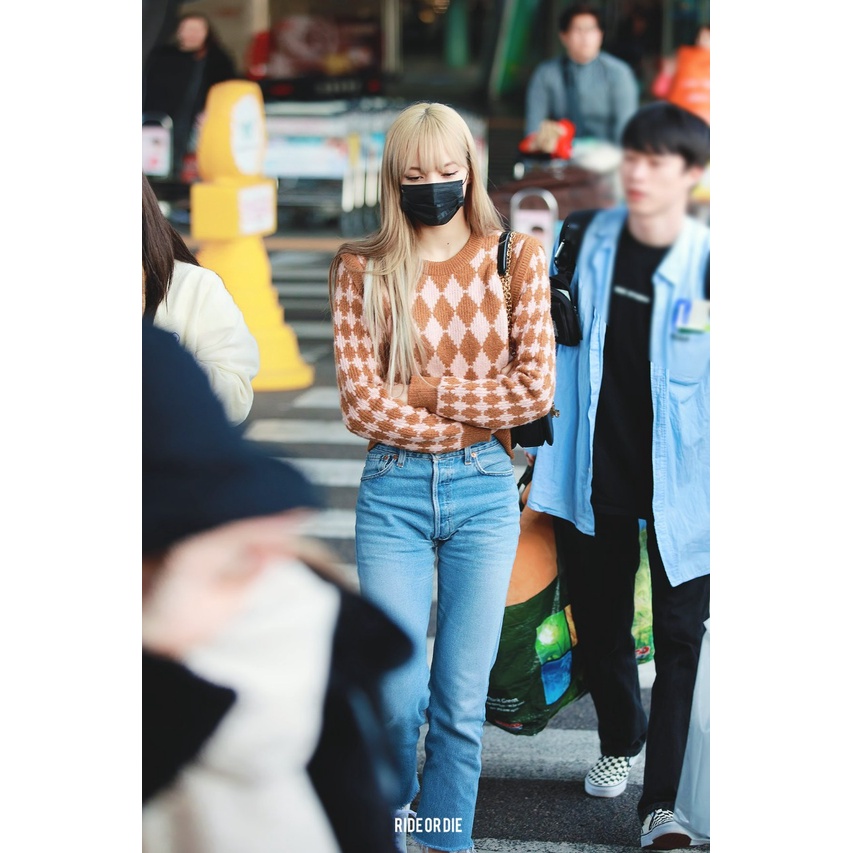 Sweater Lisa blackpink