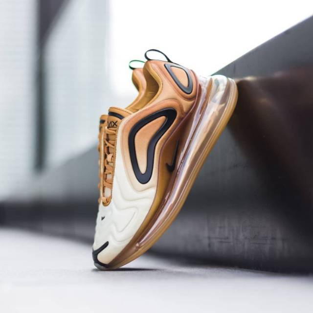 Sepatu Running  Nike air max 720 wheat black club gold