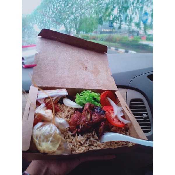 

Nasi kebuli ayam goreng