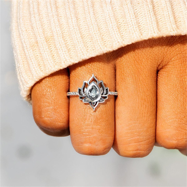 Cincin Bentuk Bunga Geometris water drop Bahan alloy Untuk Wanita