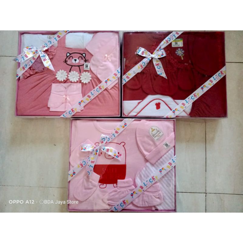 Hampers Bayi Perempuan Kado Bayi Baru Lahir