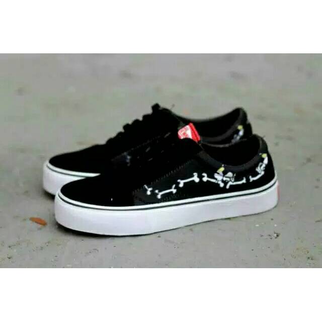 SEPATU VANS AUTHENTIC FULL BLACK HITAM POLOS WHITE PUTIH OLDSKOOL ERA ICC IFC DT