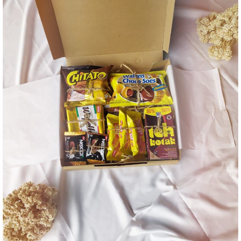 

Hampers Snack Box Wisuda Kado Ulang Tahun Cewek Cowok Gift Box Birthday Wedding Graduation Parcel Parcel Snack