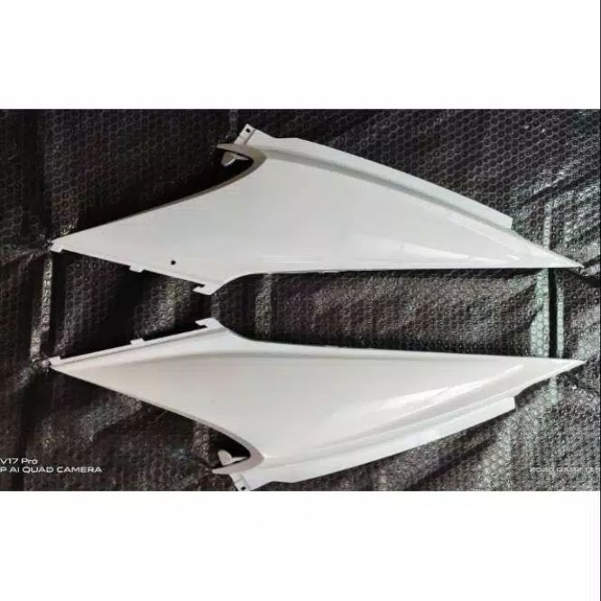 cover body belakang honda beat karbu putih