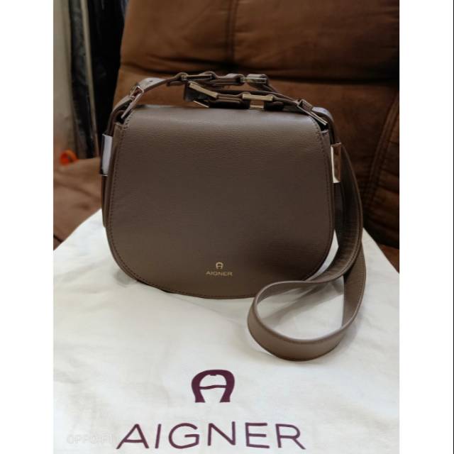 sling bag aigner