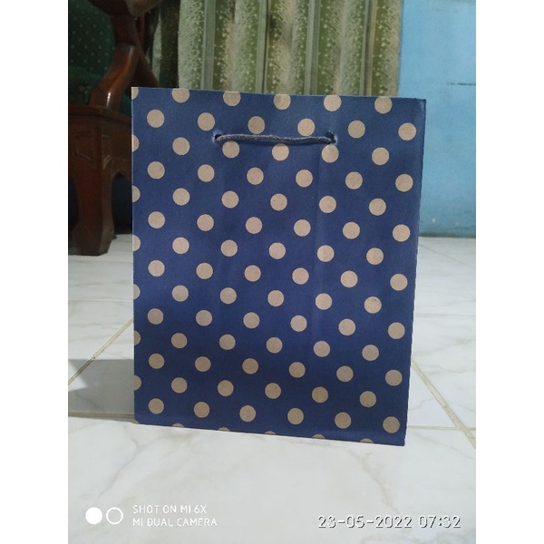 

Paperbag R5 motif polkadot ( 18.12.22 )