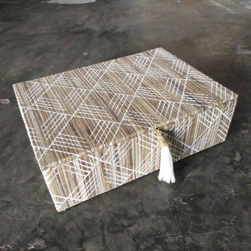 

Gift box motif 3D ukuran S