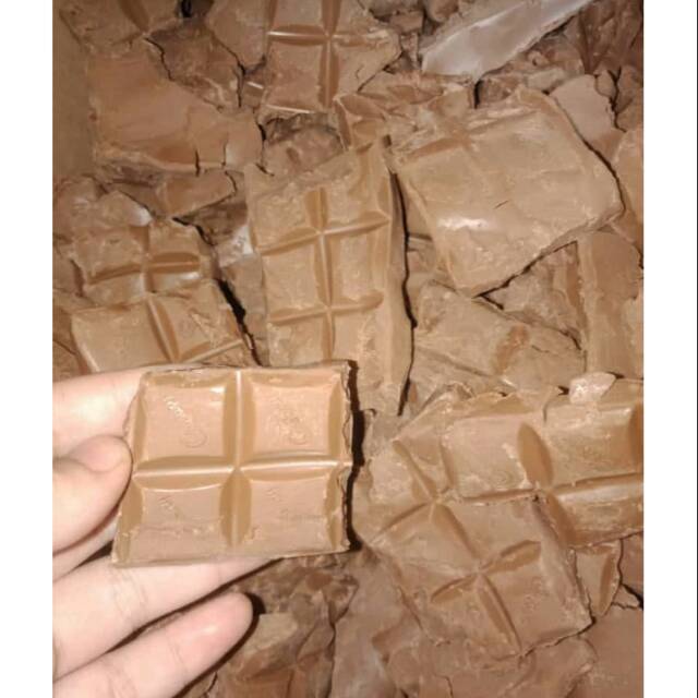 Coklat patahan cadbury milk 200gr 18rb