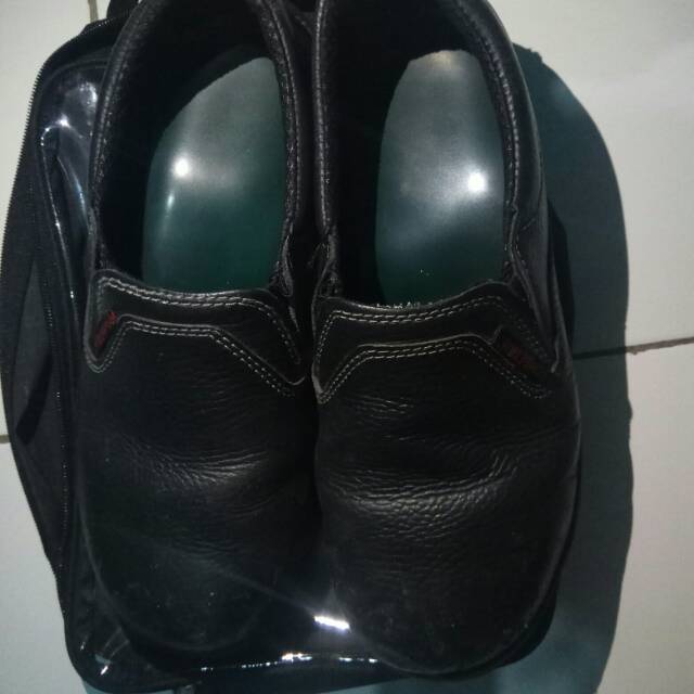 Sepatu safety cheetah (bekas)