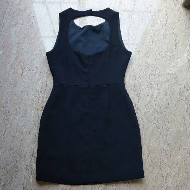 Backless dress