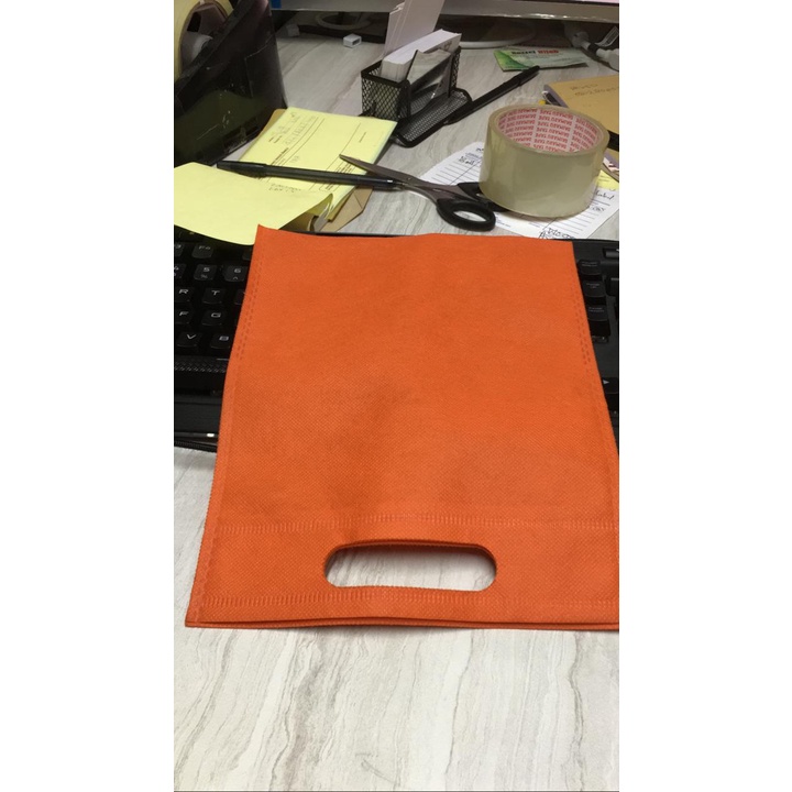 

MURAH TAS KAIN / SPUNBOND / GOODIE BAG UKURAN 20 X 26 OVAL