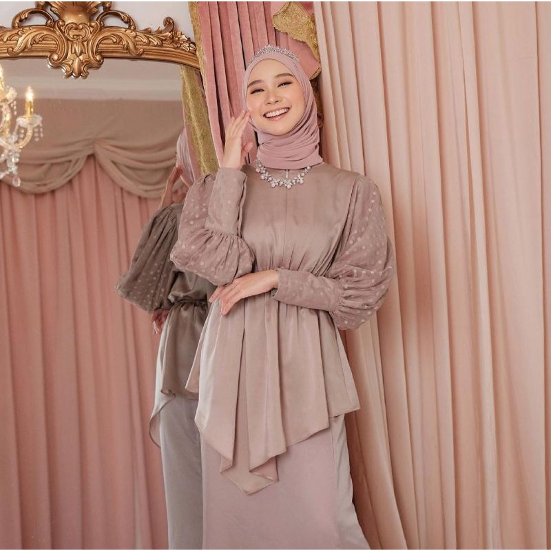 Daphne Blouse Mocca M by Vanilla Hijab