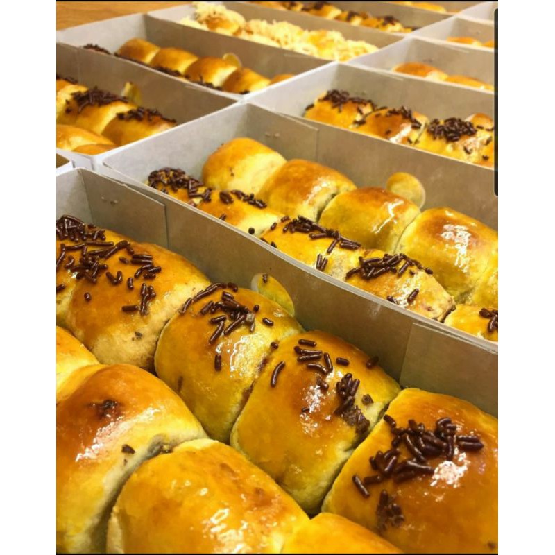 pisang bolen kue pisang molen keju coklat tape