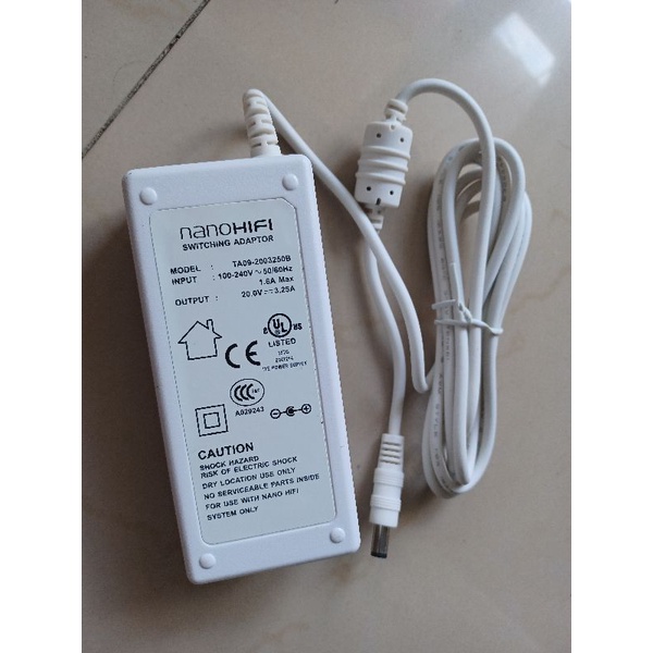 adaptor nano hifi polytron out put 20Volt DC 3,25A original