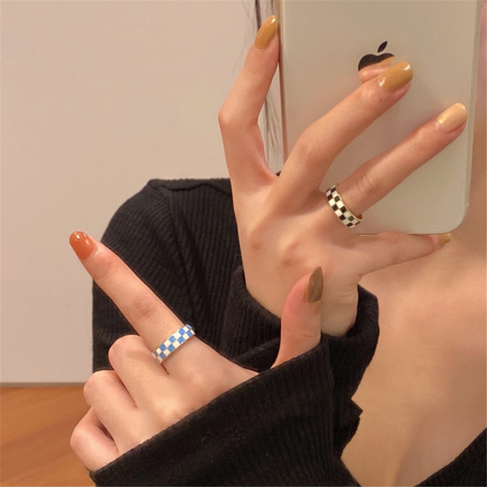 1pc Cincin Model Terbuka Adjustable Desain Papan Catur Hitam Putih Gaya Korea Untuk Wanita