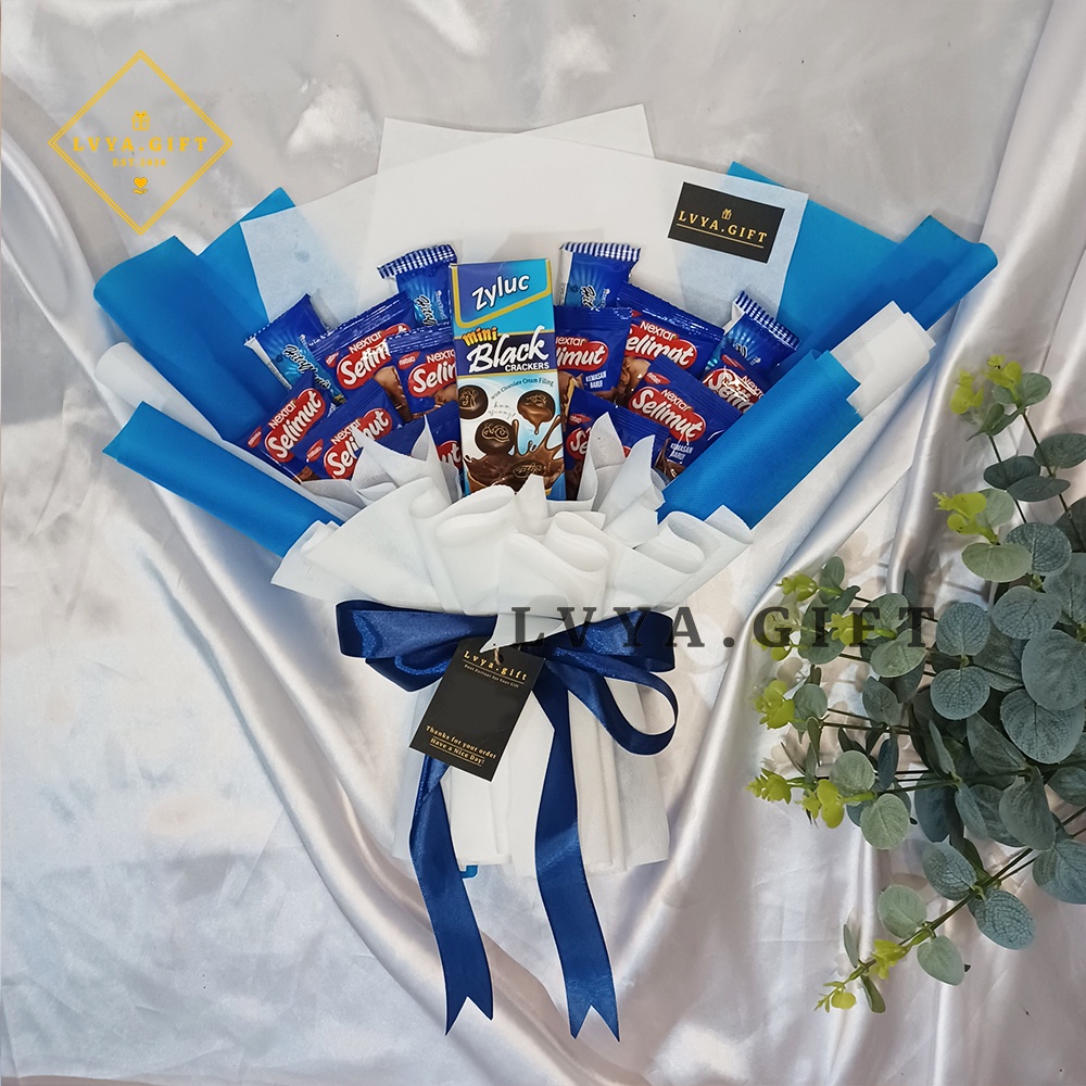 (SNACK 0051) Lvya.gift Buket snack tema putih-biru | Buket biru | Buket bisvit selimut | Buket snack wisuda | Buket snack ulang tahun | Buket anniversary | Buket hari guru | Buket hari ibu | hadiah wisuda | kado ulang tahun