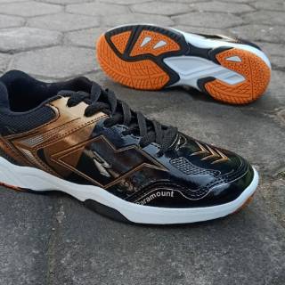 Sepatu badminton  original bred lokal bonus kaos  kaki  