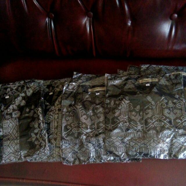 Hem Batik Pria Anjani Silver - Golden