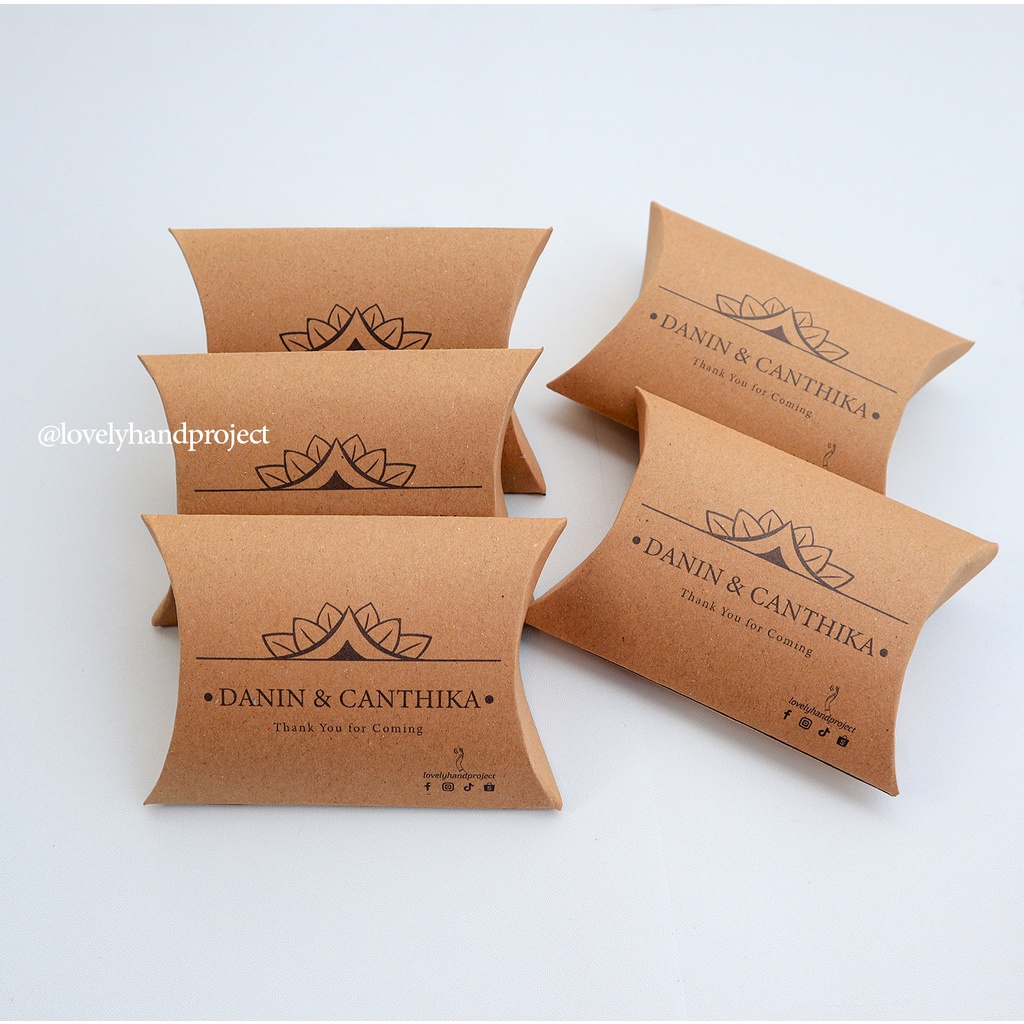 Pillow Box Souvenir Custom Packaging Tali Rami Paper Bag / Kemasan Souvenir / Kemasan Produk / Gift Box / Kotak Kado / Packing Souvenir / Souvenir pernikahan Bantal packaging