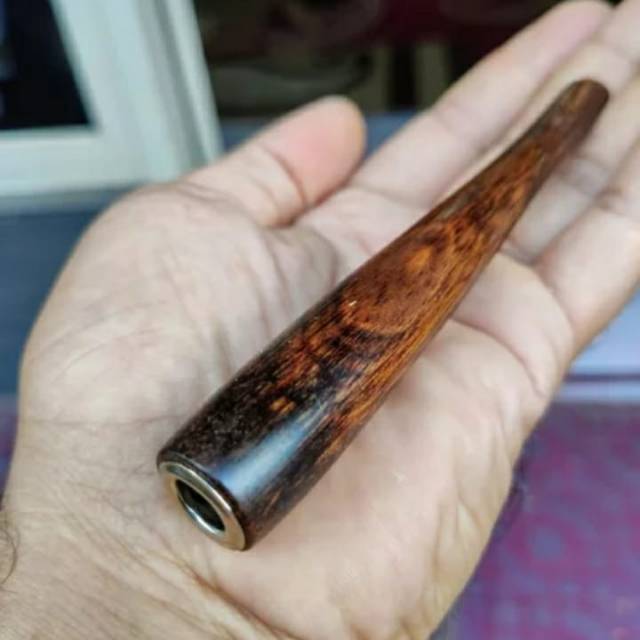 Pipa rokok kayu gaharu