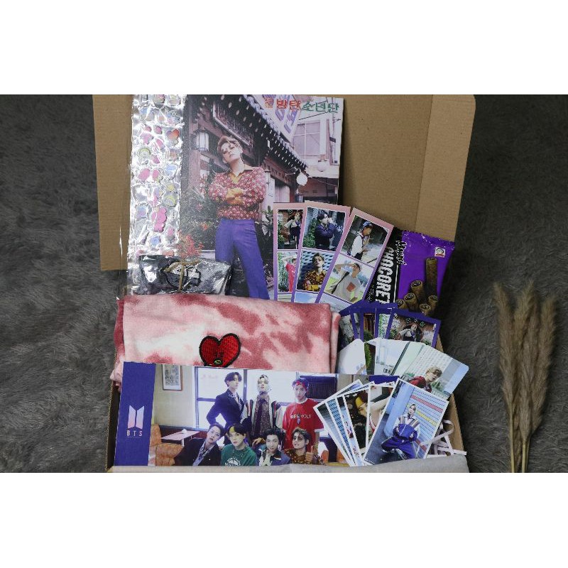 SPECIAL GIFT BOX BTS GREETING SEASON KAOS LENGAN PANJANG TIE DYE BT21 TATA