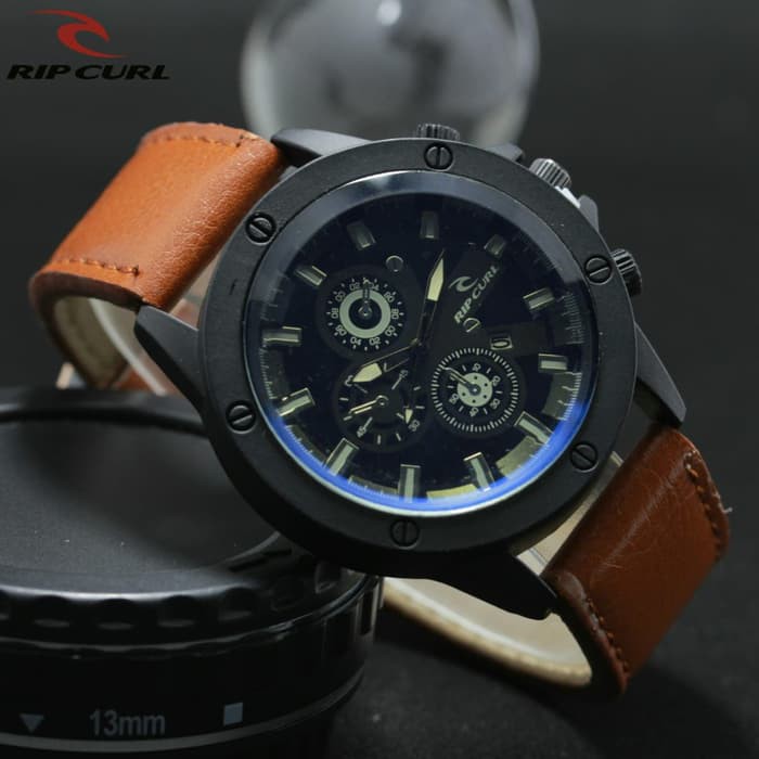 JAM TANGAN PRIA RIPCURL TANGGAL KULIT BROWN.
