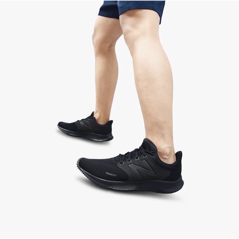 New Balance Run 068 Triple Black (M068TB)