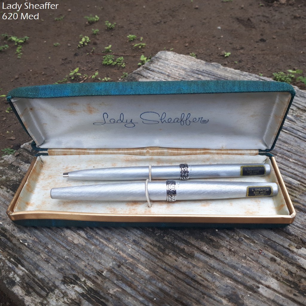 

Ballpoint dan pena silver set Lady Sheaffer 620 medium