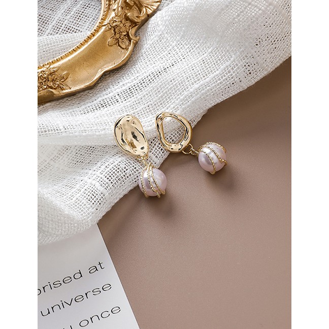 LRC Anting Tusuk Fashion Gold 925 Silver Needle Artificial pearl Asymmetric Earrings D55289