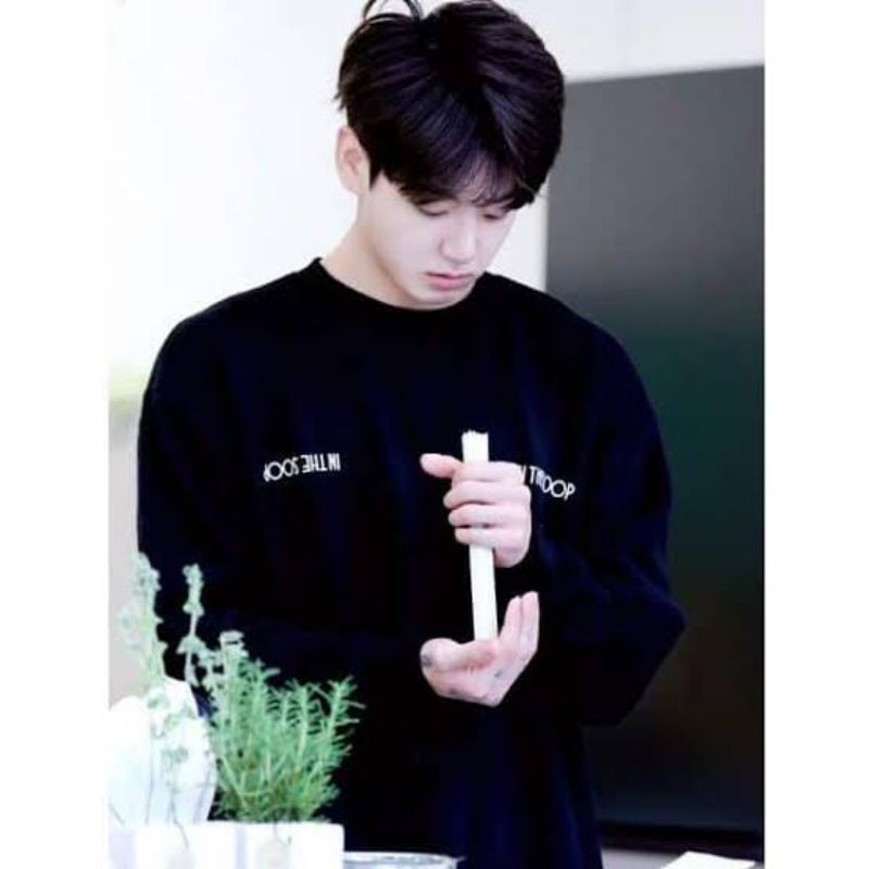 Kaos Lengan Panjang BTS Jungkook In The Soop Season 2 Ada Logo Ditangan Kanan