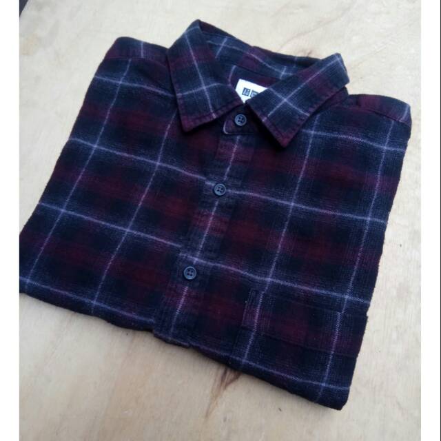 Kemeja Flannel Uniqlo M hitam merah