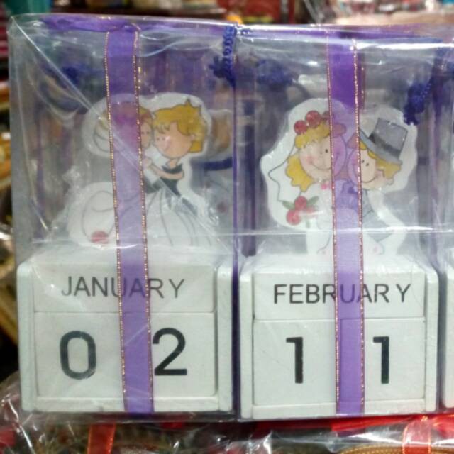 

Souvenir Kalender Abadi Balok Kayu Vernish