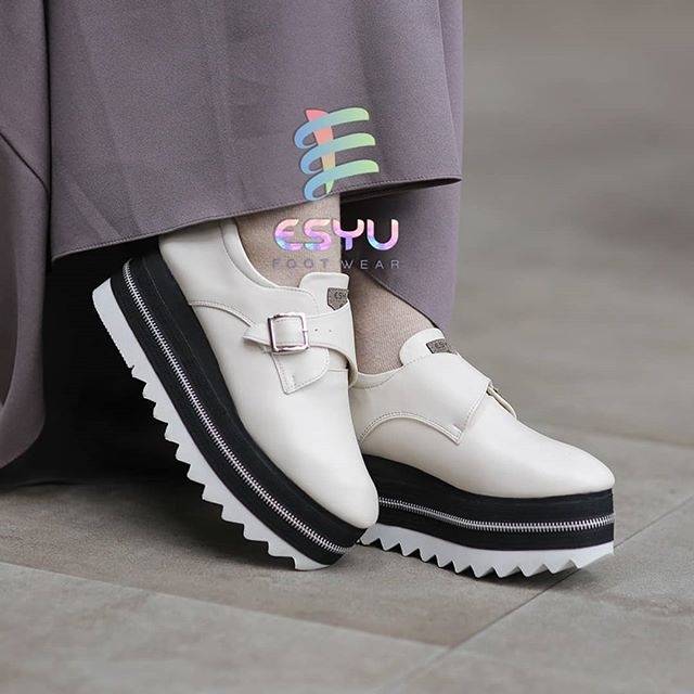 ESYU FOOTWEAR