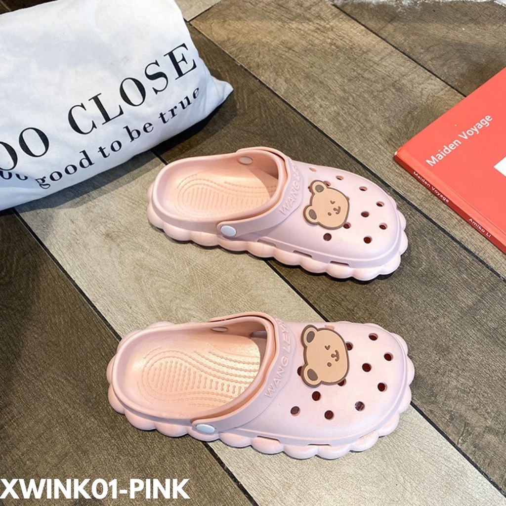 SANDALBAIM WANITA SLIP-ON MOTIF BEAR VIRAL KAWAI BAHAN RUBBER IMPORT MUDAH DICUCI WINK01