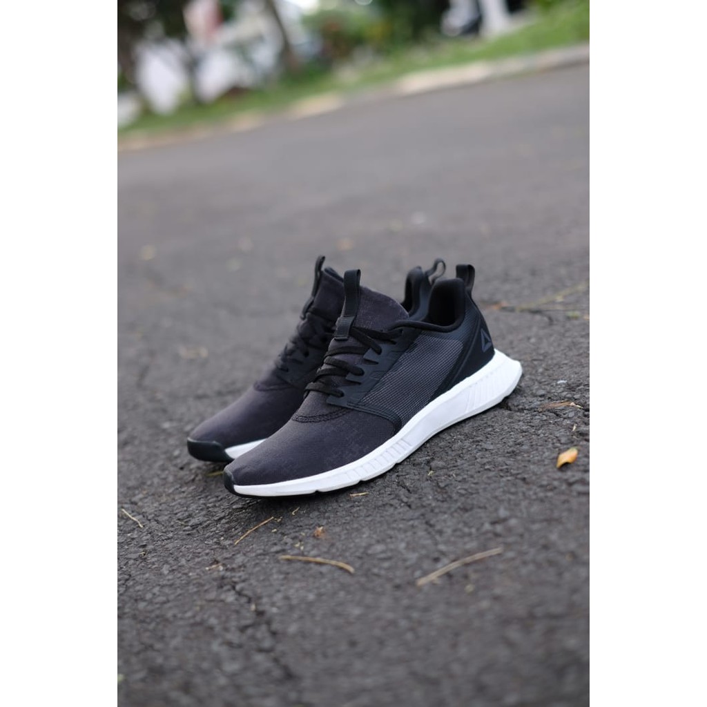 Sepatu Original Reebok Running black white