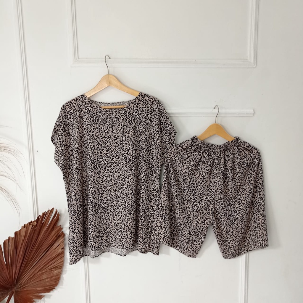baju tidur wanita celana pendek - setcel rayon polos murah - setelan pendek wanita jumbo ld 120 - one set rayon jumbo lengan pendek-Leica Polkadot2