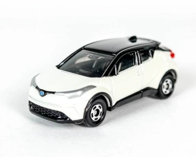 Tomica Reguler 94 Toyota C-HR (white) TAKARA TOMY