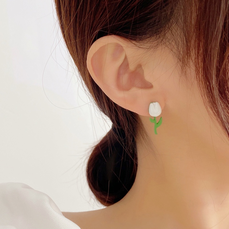 Anting Tusuk Silver Wanita Desain Bunga Tulip Putih Simple Untuk Musim Semi / Panas 2022