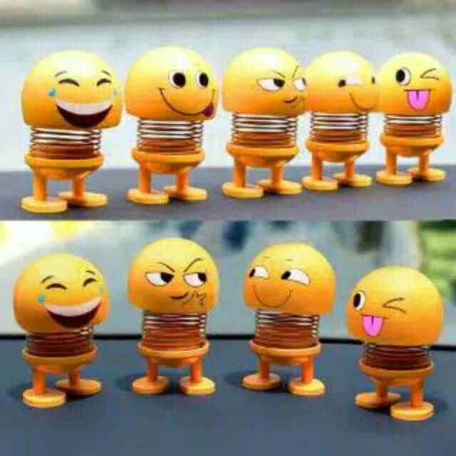 Boneka goyang / boneka pajangan mobil kepala emoji luci