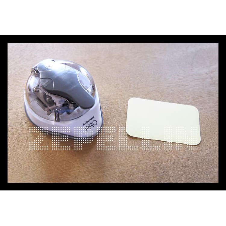 

Pemotong Sudut Kertas / Paper Punch Corner Rounder Kadomaru Pro Terbaru
