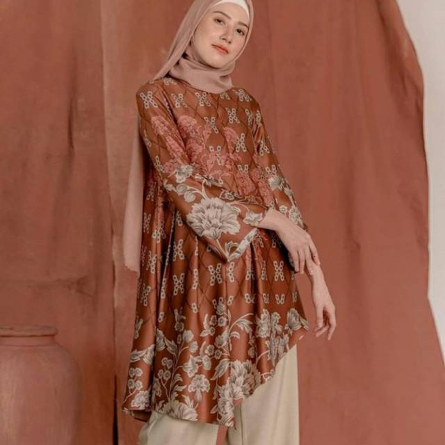 FLORES TUNIK wearing klamby