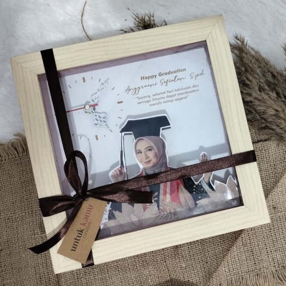 Kado Hadiah Graduation Jam Bingkai 3D Pop Up Lampu Tidur