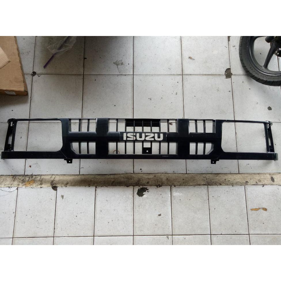 E0918 Grill Depan Isuzu Panther Pick Up Ori New