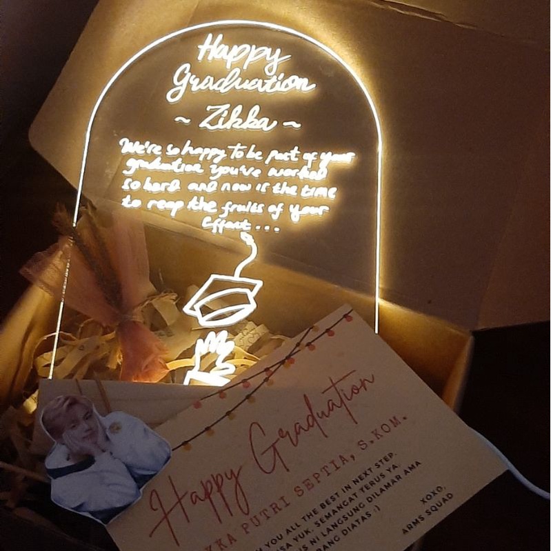 Akrilik A5 LED custom premium wisuda/annversary/ulang tahun
